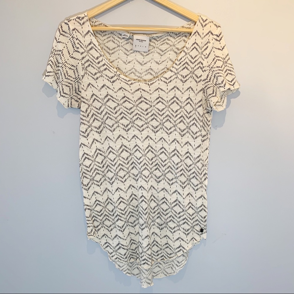 Vero Moda | Light-Weight Pattern T-Shirt